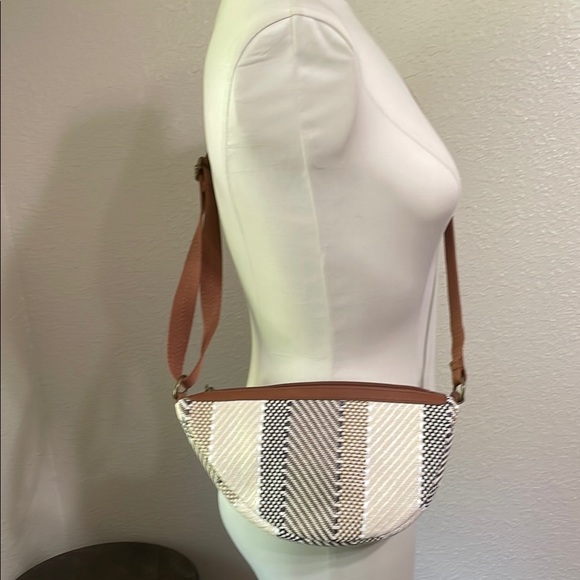 Sakroots  Tess sling crossbody purse - Picture 1 of 14
